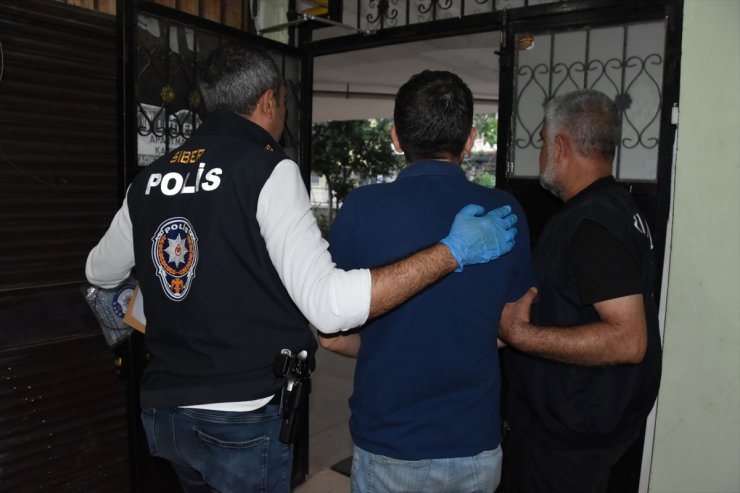 Mersin'de "müstehcen yayın" iddiasıyla yakalanan 12 zanlıdan 5'i tutuklandı