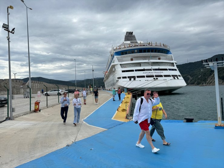 Amasra'ya "Astoria Grande" kruvaziyeriyle 982 turist geldi