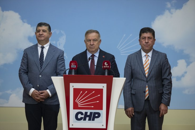 CHP Genel Başkan Yardımcısı Zeybek, basın toplantısında konuştu: