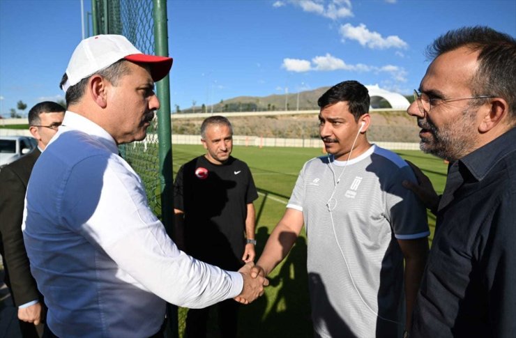 Erzurum'daki yüksek irtifa kamp merkezi sezona hazırlanan 15 futbol takımını ağırladı