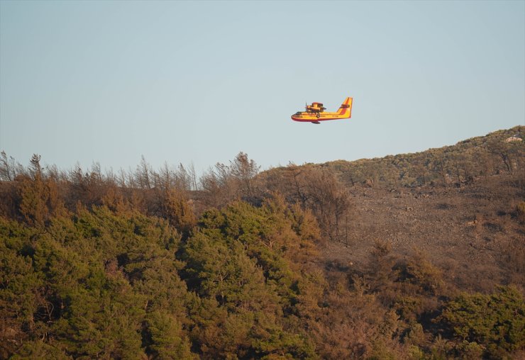 İzmir'in Urla ilçesindeki yangında zarar gören ormanlık alan havadan görüntülendi