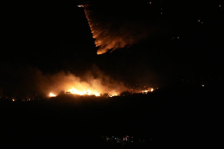 GÜNCELLEME 2 - İzmir'in Urla ilçesinde çıkan orman yangınına müdahale ediliyor