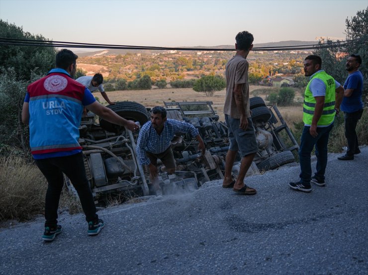 İzmir'in Urla ilçesinde çıkan orman yangını kontrol altında