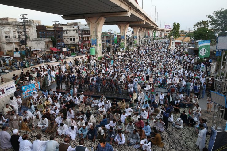 Pakistan'da, Heniyye için düzenlenen cenaze namazına binlerce kişi katıldı