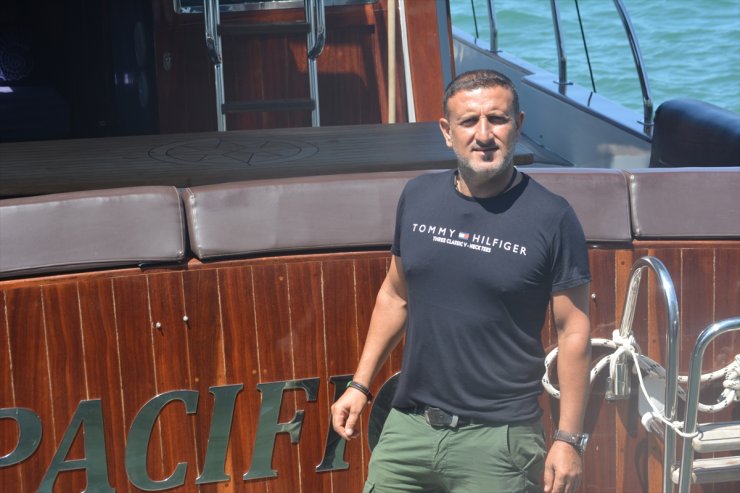 Nadir rastlanan deniz canlısı "mavi ıstakoz" Ayvalık'ta görüntülendi