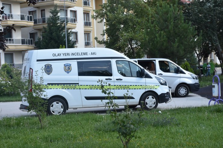 Afyonkarahisar'da kız arkadaşını bıçakla öldüren şüpheli yakalandı