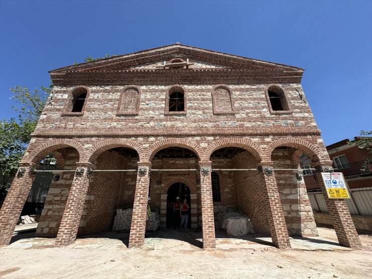 Bursa'da bir bölümü yıkılan tarihi cami restorasyonla ayağa kaldırılıyor