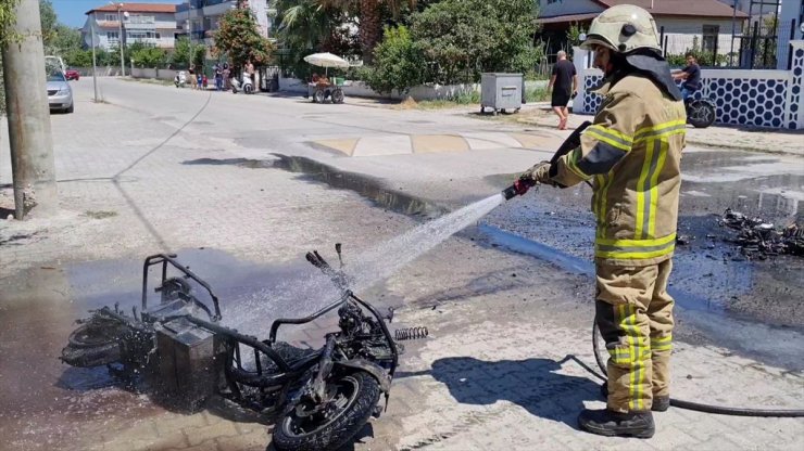 Bursa'da seyir halindeki elektrikli bisiklet alev aldı