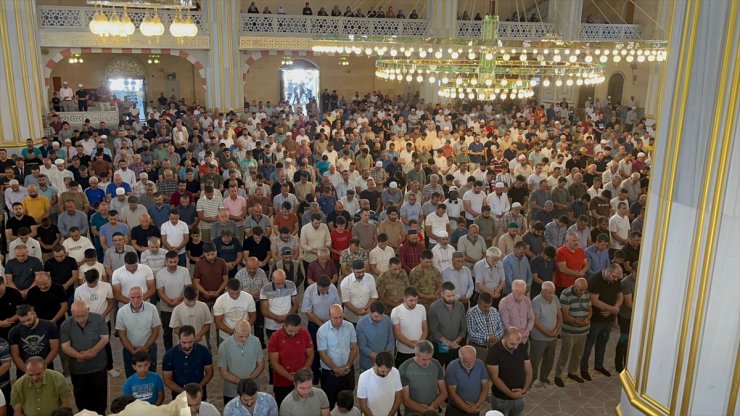 İç Anadolu'daki camilerde Heniyye için gıyabi cenaze namazı kılındı