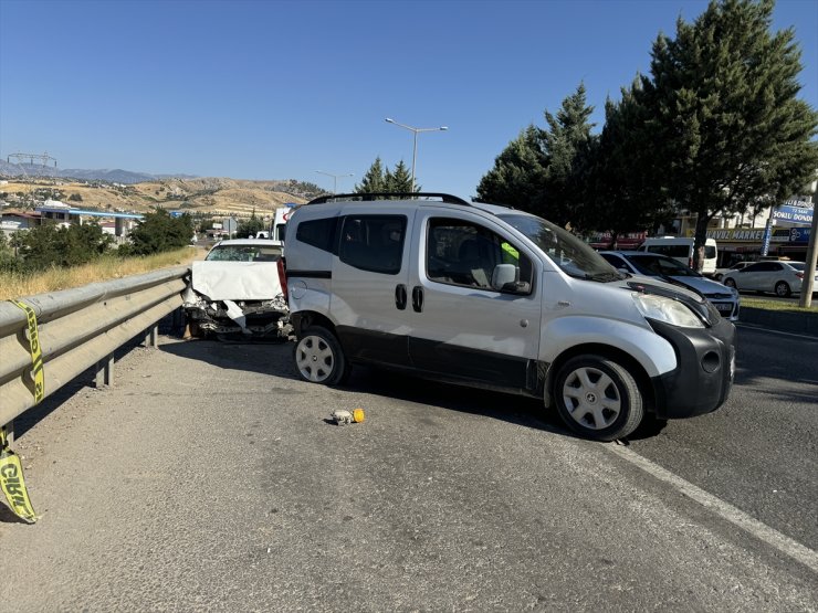 Kahramanmaraş'ta otomobilin çarptığı 1 kişi öldü, 2 kişi yaralandı