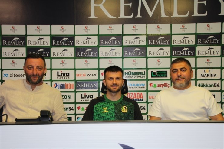 Sakaryaspor, orta saha oyuncusu Murat Cem Akpınar'ı yeniden kiraladı