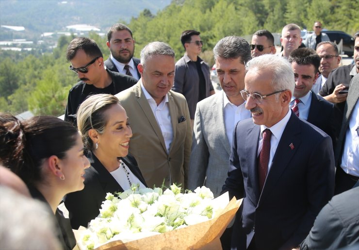 Ulaştırma ve Altyapı Bakanı Uraloğlu, Alanya-Gazipaşa Yolu Gökçebelen Tünel Şantiyesi'nde incelemelerde bulundu: