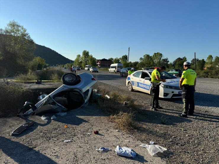 Bartın'da kanala devrilen otomobildeki 1 kişi öldü, 3 kişi yaralandı