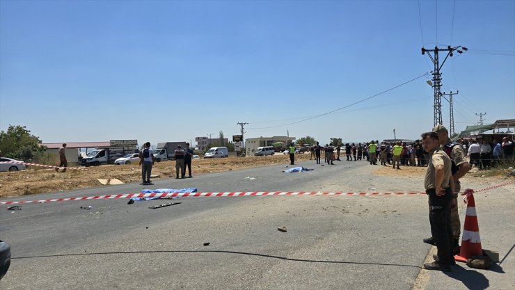 Hatay'da kamyonetin çarptığı motosikletteki 2 kişi öldü