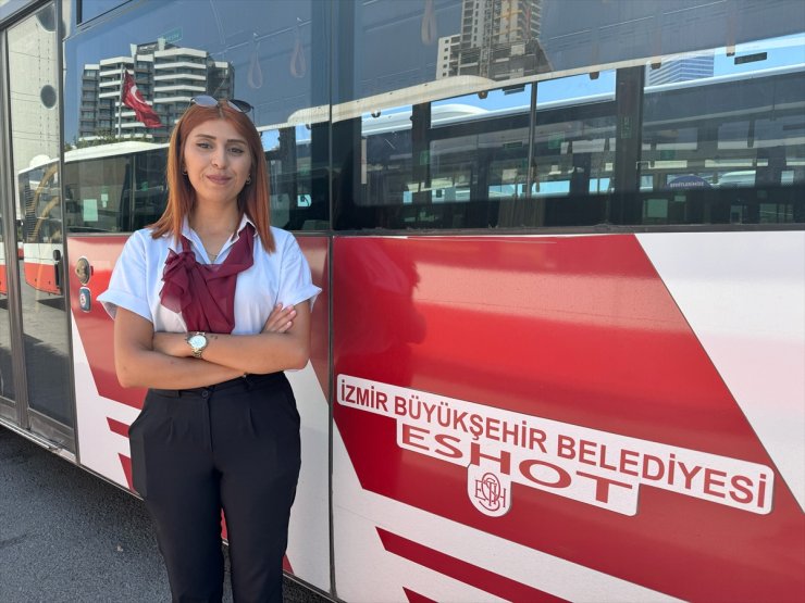 İzmir'de belediye otobüsünde çıkan yangını kadın şoför söndürdü