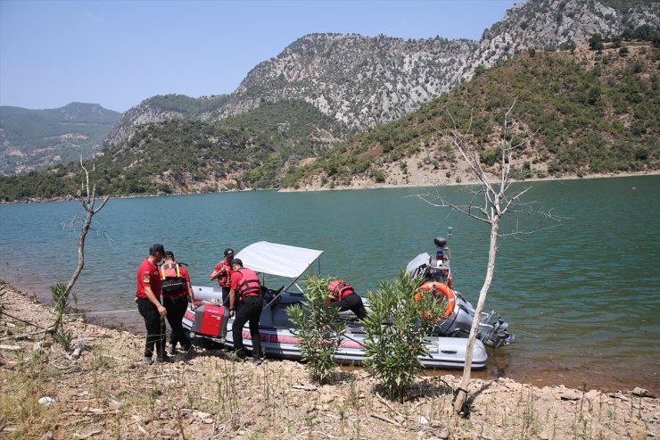 Adana'da jandarma ekipleri helikopterin kırıma uğradığı bölgeyi inceledi