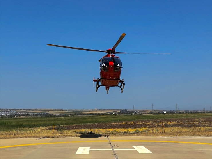 Diyarbakır'da ambulans helikopter kalp krizi geçiren 72 yaşındaki hasta için havalandı