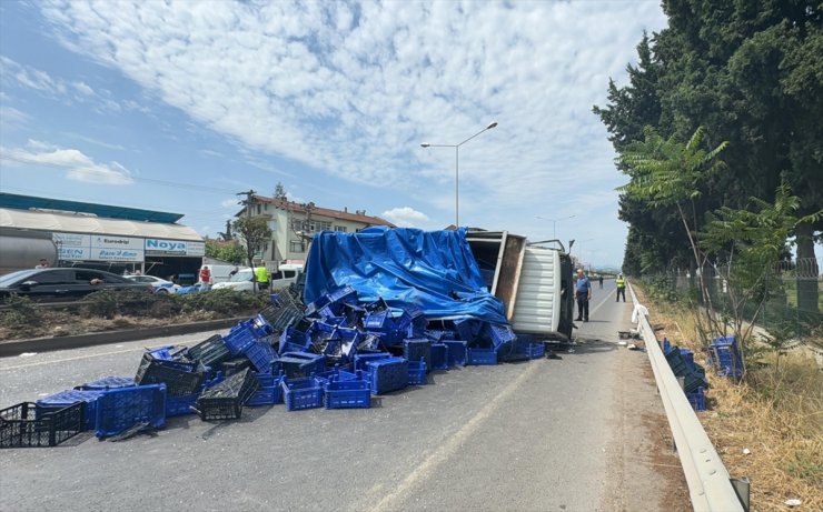 Yalova'da tırla kamyonetin çarpışması sonucu 2 kişi yaralandı