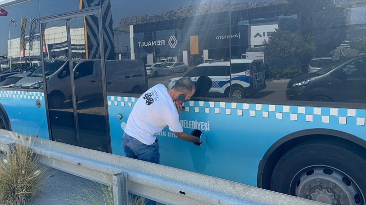 Antalya'da halk otobüsünde şoförle tartışan yolcu anahtarı alıp kaçtı