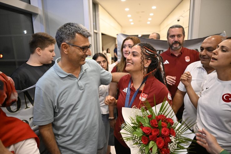 Olimpiyat ikincisi milli atıcı Şevval İlayda Tarhan Ankara'ya geldi