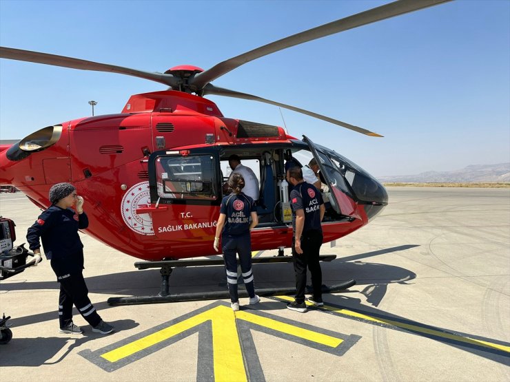 Şırnak'ta ambulans helikopter rahatsızlanan bebek için havalandı