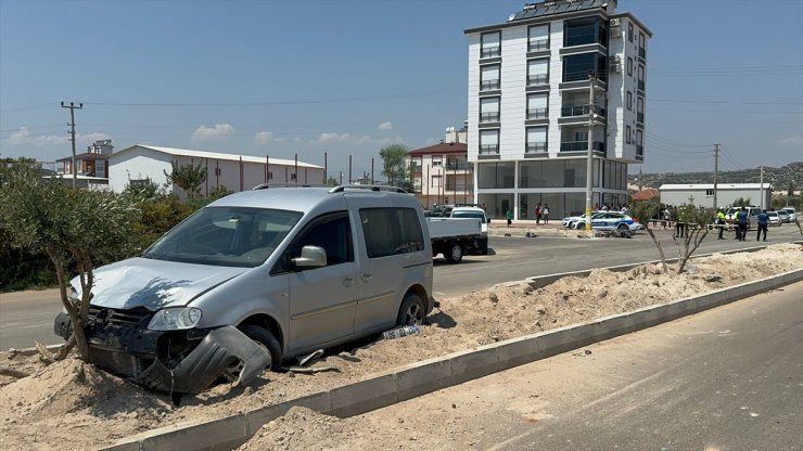 Antalya'da otomobil ile motosikletin çarpıştığı kazada 1 kişi öldü, 1 kişi yaralandı