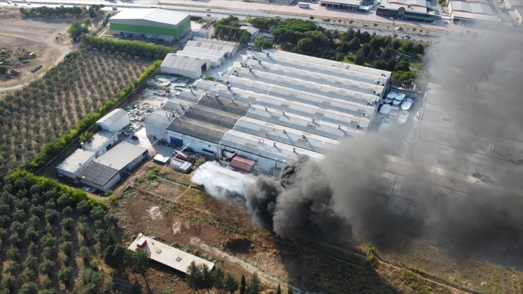 Bursa'da yat üretim fabrikasının deposunda yangın çıktı