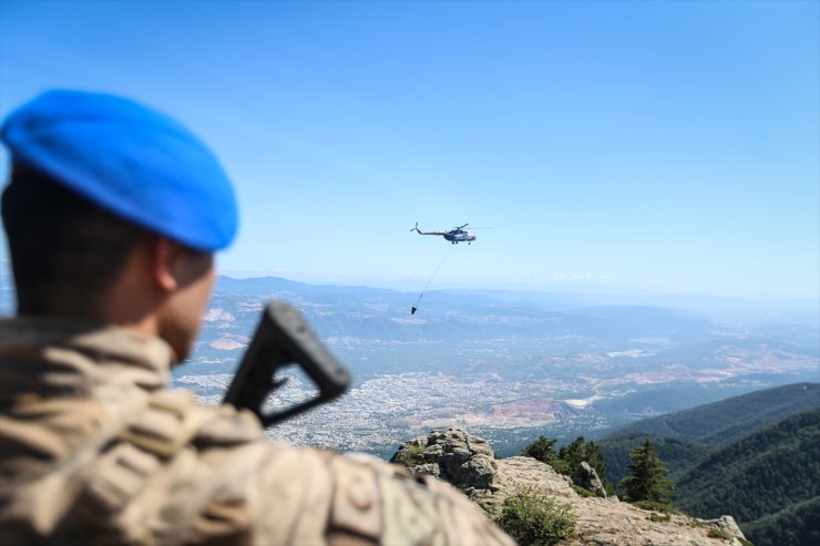 Uludağ'da jandarma yangınlara karşı gece gündüz tetikte bekliyor