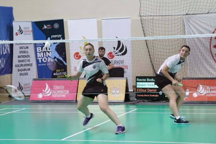 Badminton Süper Lig ve Gelişim Ligi müsabakaları Erzincan'da başladı