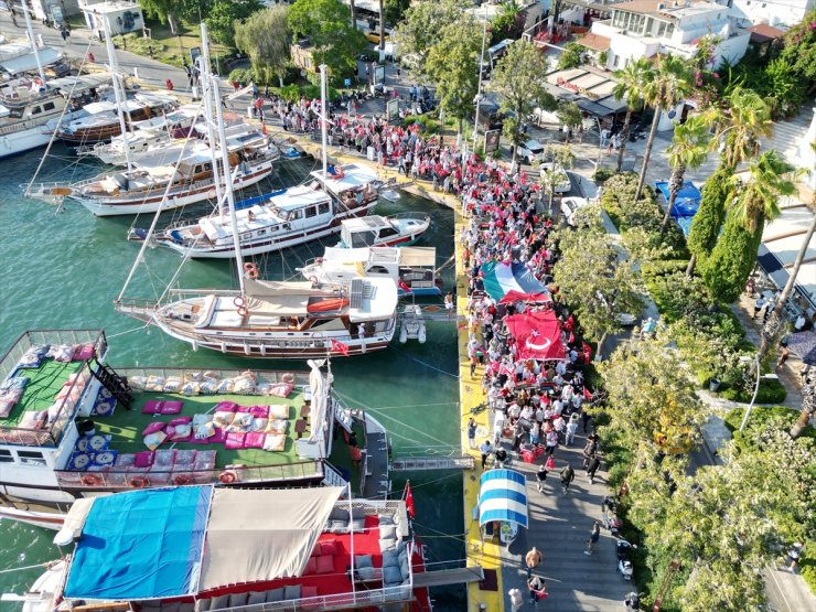 Bodrum Gazze'ye Destek Platformu Üyeleri Filistin'e destek için yürüdü