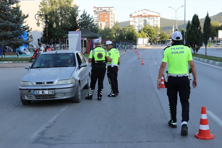 Kütahya'da uyuşturucu etkisinde araç kullananlar polisin takibinden kaçamıyor