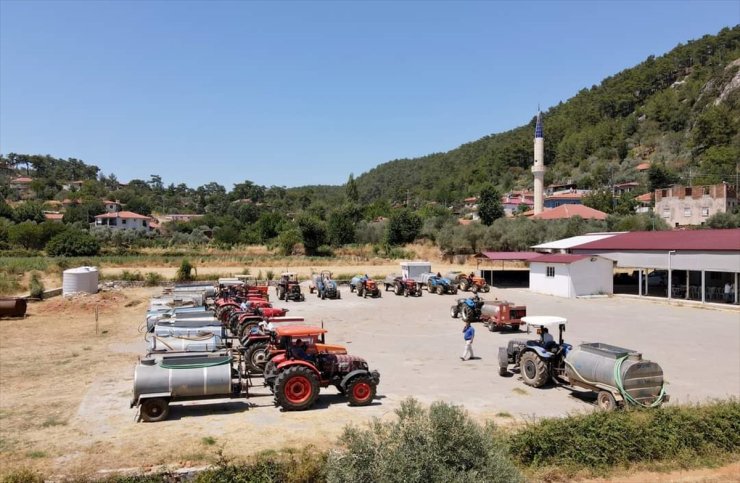 Muğla'da mahalle sakinleri sulama tankerlerini yangınla mücadele aracına dönüştürdü