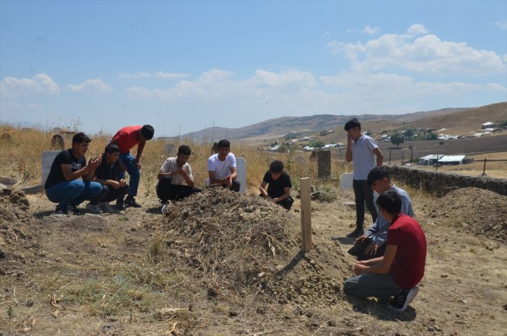 Muş'ta baraj gölünde boğulan 5 kişi toprağa verildi