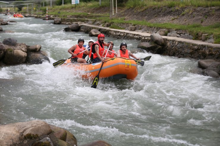 Rize'de ülkeler arası rafting yarışması yapıldı