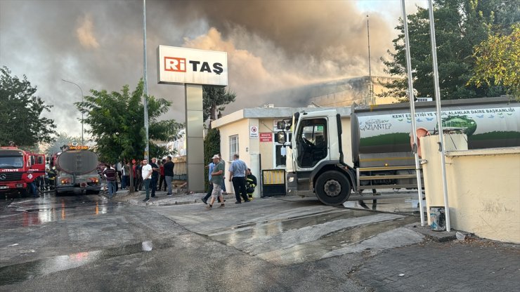 Gaziantep'te elyaf fabrikasında çıkan yangın söndürüldü