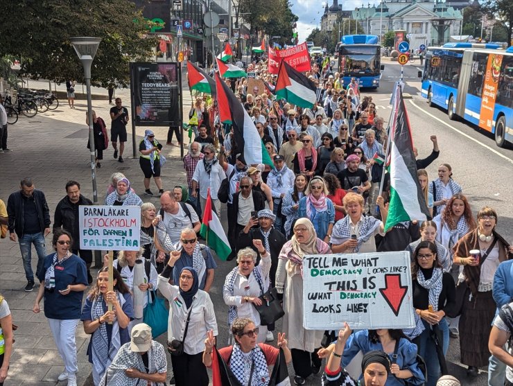 İsveç'in başkenti Stockholm'de Filistin'e destek yürüyüşü düzenlendi