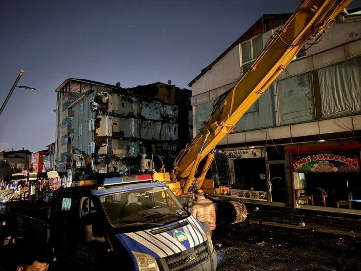 Pendik'te İETT otobüsünün çarptığı binanın yıkımına yarın devam edilecek