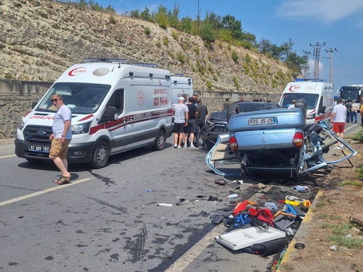 Zonguldak'ta cip ile otomobilin çarpıştığı kazada 1 kişi öldü, 5 kişi yaralandı