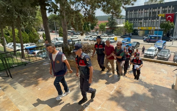 GÜNCELLEME - Bilecik'te ormanlık alanda toprağa gömülü ceset bulunmasıyla ilgili 1 şüpheli tutuklandı