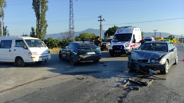 Bursa'da zincirleme trafik kazasında 2 kişi yaralandı