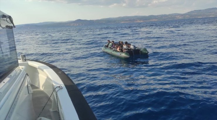 Çanakkale'nin Ayvacık ilçesi açıklarında 48 düzensiz göçmen karaya çıkarıldı