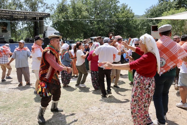 Fethiye'de "Geçmişten Günümüze Yörük Oyunları Şenliği" yapıldı