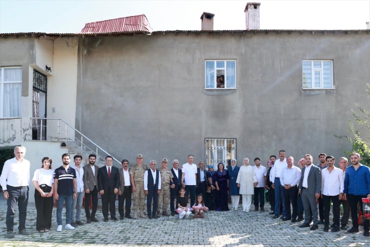 İçişleri Bakanı Yerlikaya'dan, İkiyaka köyüne ziyaret