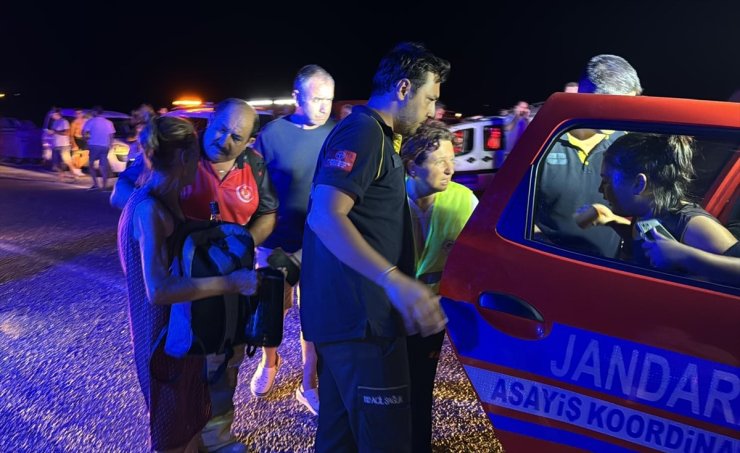 GÜNCELLEME- İzmir'in Karaburun ilçesindeki orman yangınına müdahale ediliyor