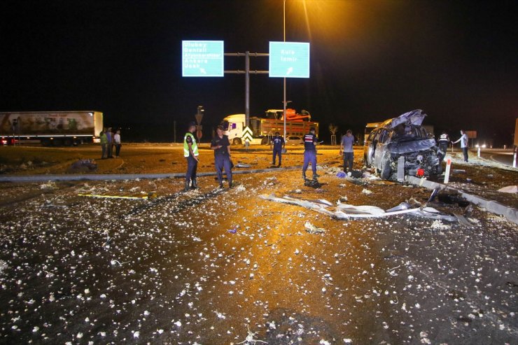 Uşak'ta takla atan minibüsün sürücüsü öldü