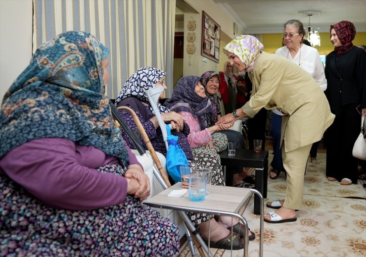 Aile ve Sosyal Hizmetler Bakanı Göktaş, Aydın'da yaşlılarla buluştu