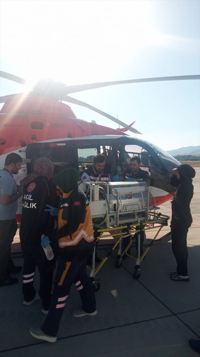 Ambulans helikopter yenidoğan bebek için havalandı