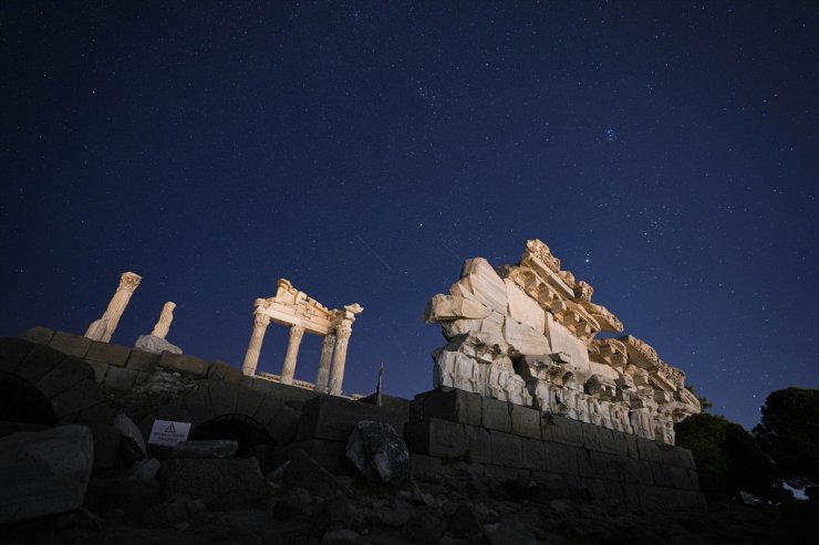 Bergama Akrapolü'nde "Perseid meteor yağmuru" gözlemlendi