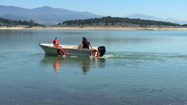 Bolu'da baraj gölünden "hayalet ağ" çıkarıldı