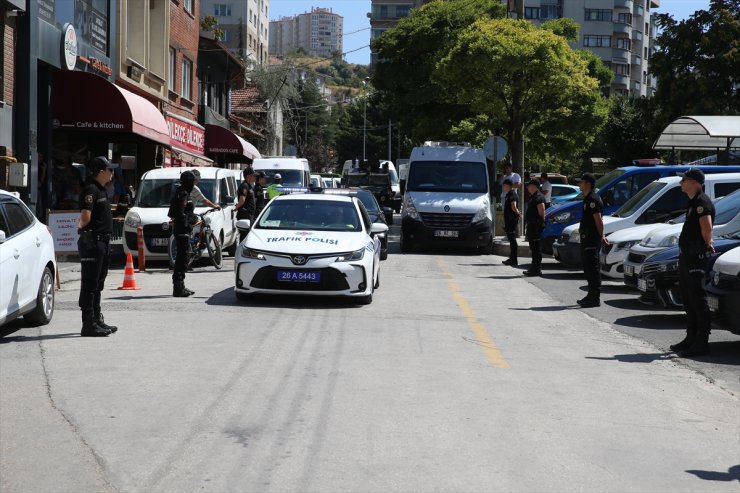 GÜNCELLEME - Eskişehir'de çay bahçesinde 5 kişiyi bıçakla yaralayan saldırgan tutuklandı